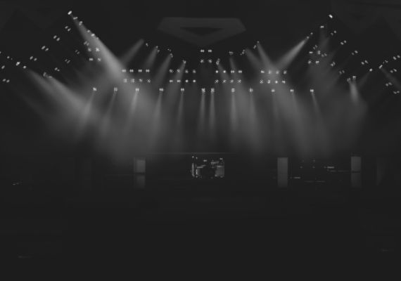 Cria��o de cen�rios para espet�culos, shows e DVDs, eventos corporativos e sociais. 